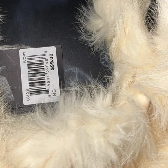 Marcus Adler 100% Rabbit Fur Ruffle Infinity Scarf Wrap Ivory AUTHENTIC NWT - Picture 4 of 5